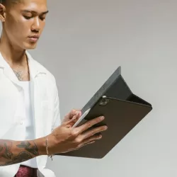 iPad Pro 11" (2024) | Étui Cuir NOMAD Modern Leather Folio