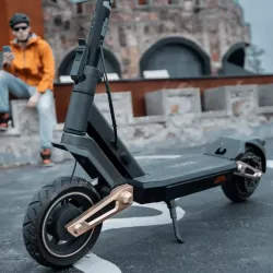 NAVEE ST3 Pro – Trottinette électrique puissante et connectée