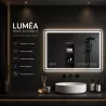 Miroir LED Connecté LUMÉA 100x80 cm | Antibuée & Horloge