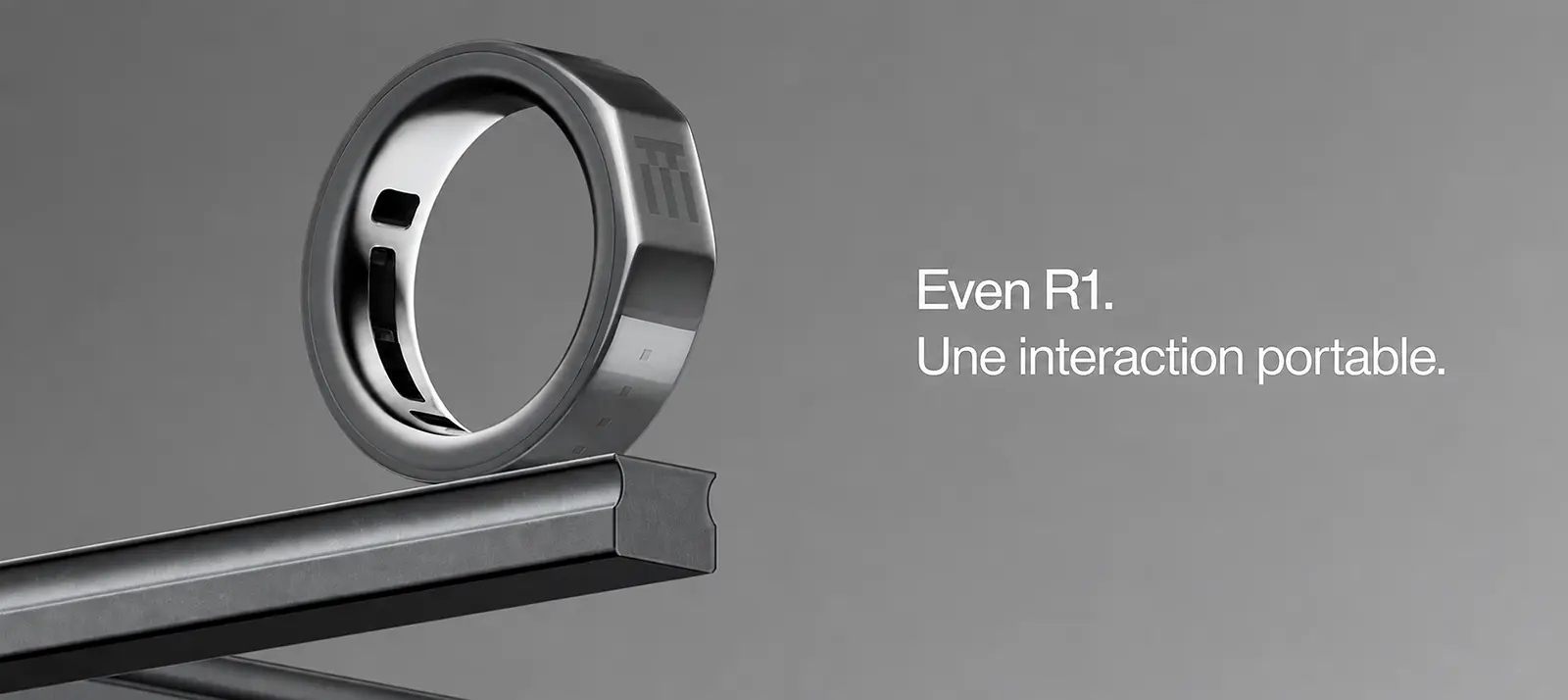 Bague connectée Even Realities R1 grise avec commandes tactiles pour piloter les lunettes connectées Even G2