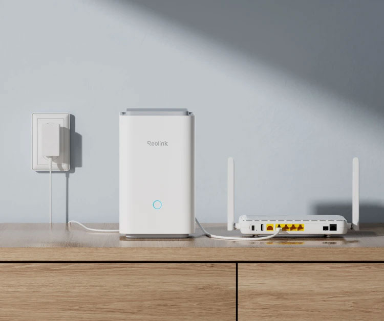 Pack REOLINK Home Hub Pro 2TB avec 2 Caméras TrackMix 4K | Double Objectif Zoom 6x | 2 Panneaux Solaires 6W | Suivi Auto