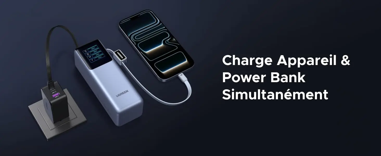 Infographie expliquant la fonction de charge simultanée de l'appareil et du Power Bank UGREEN Nexode Pro 25000mAh. Le visuel illustre la technologie de charge traversante (pass-through) où la batterie externe grise est branchée à un adaptateur secteur mural tout en alimentant en même temps un smartphone à l'aide de son câble USB-C tressé intégré.