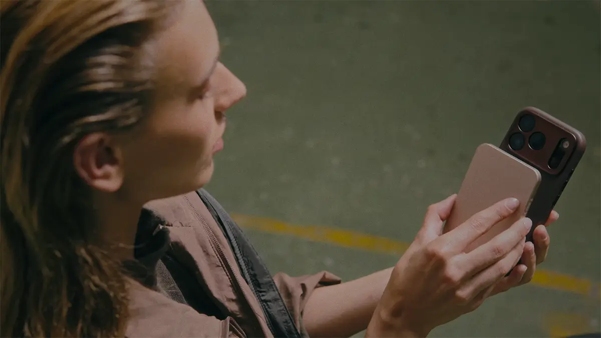 Coque MagSafe DECODED Leather Case pour iPhone 17