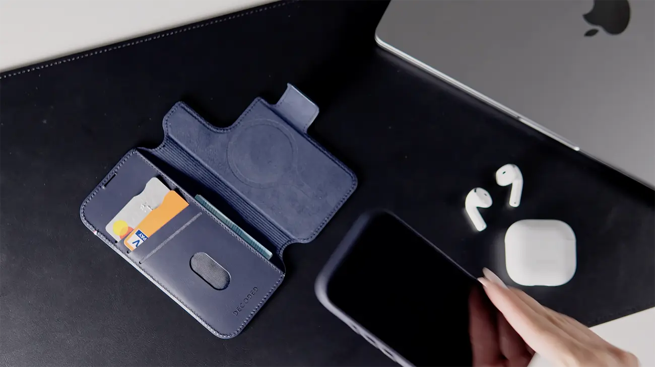 Étui Folio DECODED MagSafe Detachable Wallet pour iPhone 17