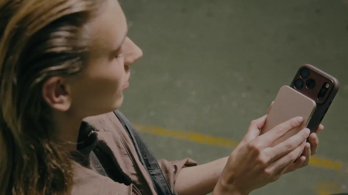 Étui Folio DECODED MagSafe Detachable Wallet pour iPhone 17