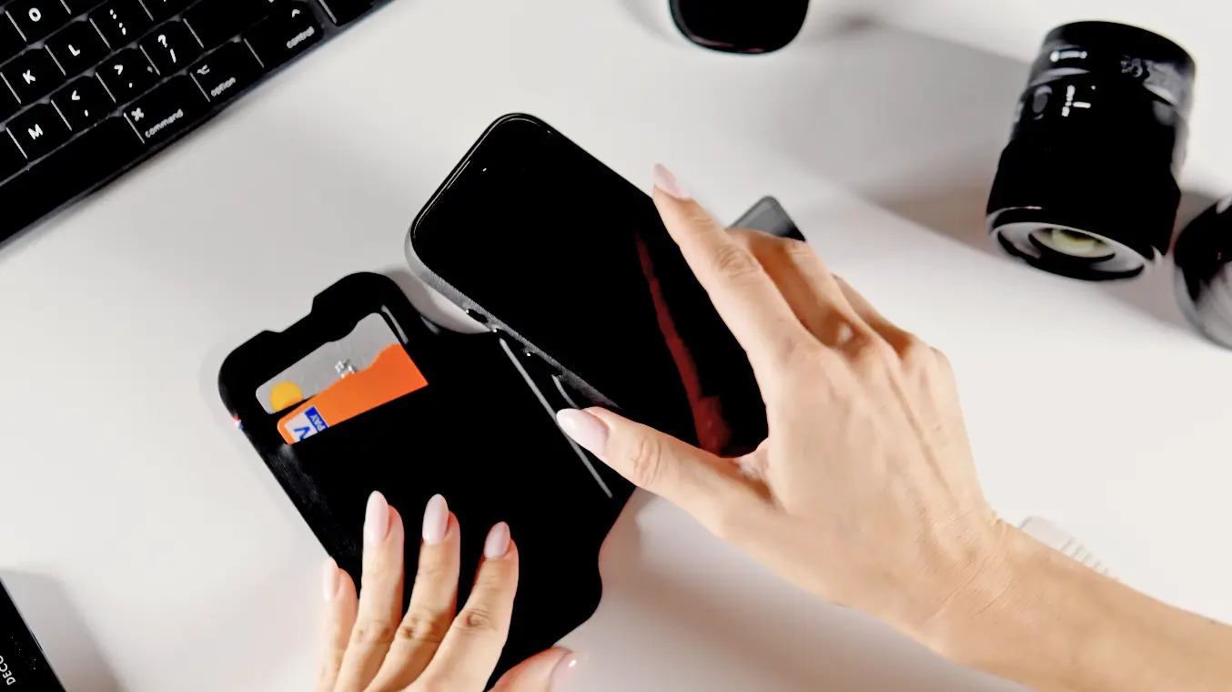 Étui Folio DECODED Silicone Detachable Wallet pour iPhone 17 Pro