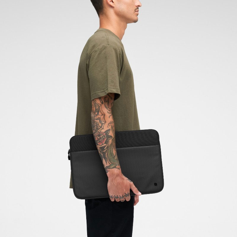 Housse INCASE A.R.C. Sleeve En Nylon Pour MacBook Pro 16'