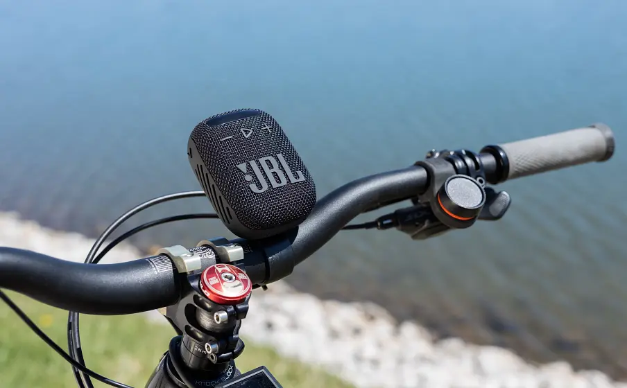 Enceinte Vélo JBL Wind 3 sur guidon de vélo