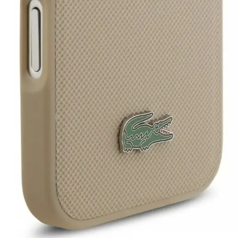 Coque iPhone 17 Pro Max Lacoste, finition petit piqué vert foncé avec logo crocodile métallique