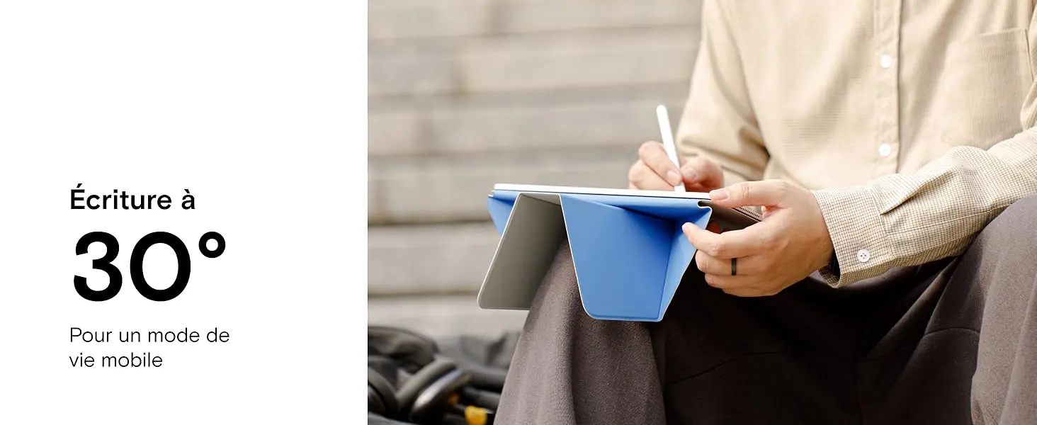 Position d'écriture ergonomique inclinée à 30 degrés stabilisée sur les genoux avec l'étui protecteur MOFT Dynamic Folio adapté à un mode de vie mobile pour dessiner ou taper n'importe où.