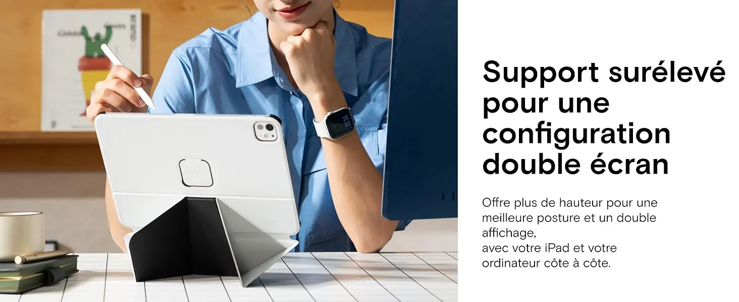 Configuration double écran au bureau mettant en avant le support surélevé MOFT Dynamic Folio offrant plus de hauteur pour une meilleure posture avec l'iPad et un ordinateur installés côte à côte.