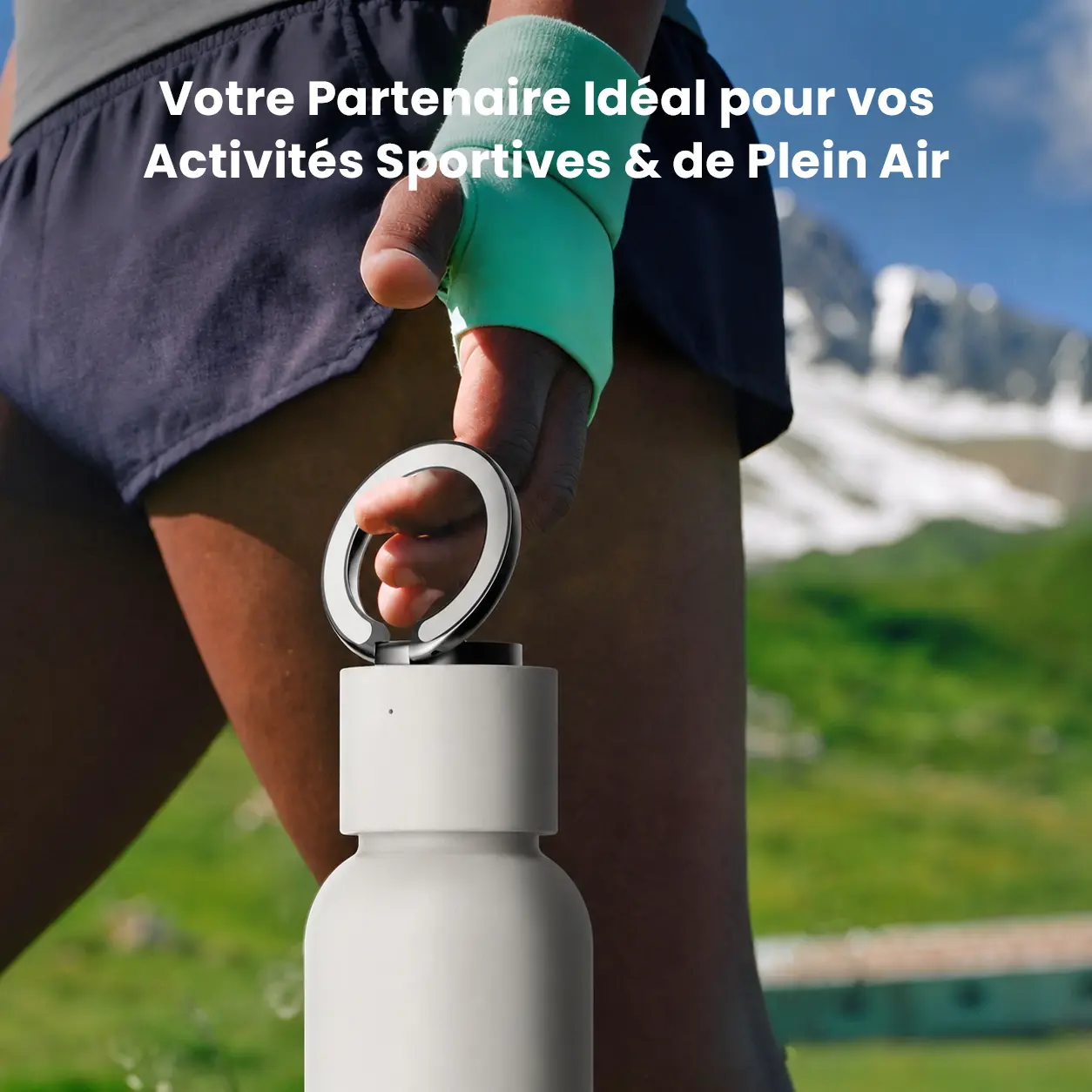 Gourde de sport MOMAX 1-Vibe portée facilement par son anneau en extérieur