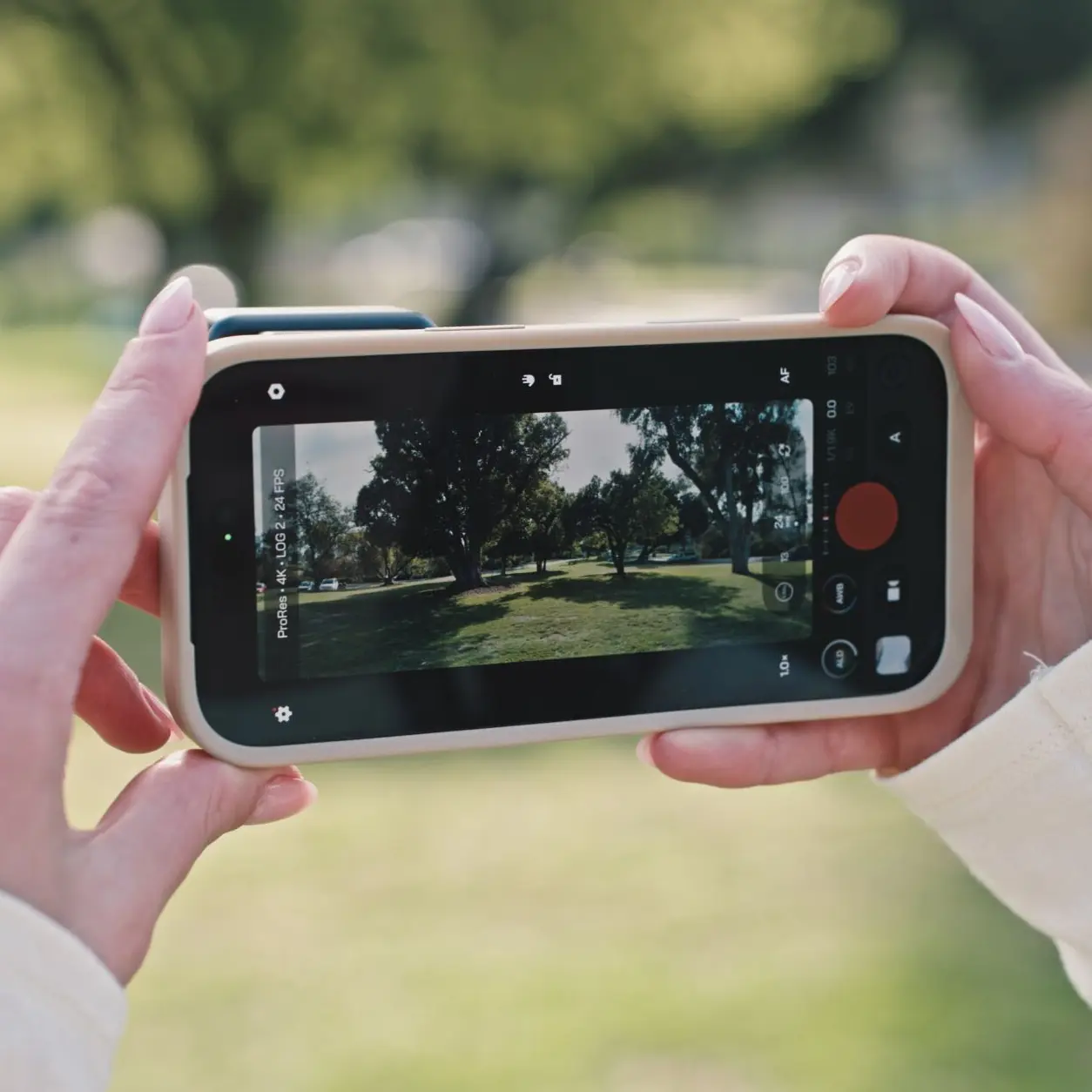 Interface vidéo d'un smartphone utilisant un objectif anamorphique MOMENT