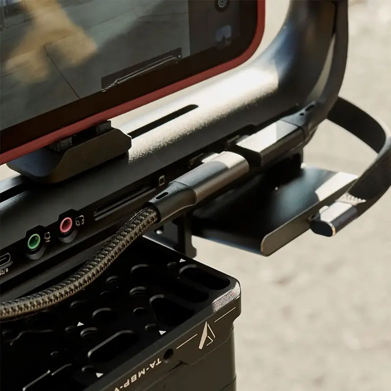 Cage Mobile MOMENT SuperCage avec Hub USB-C Intégré