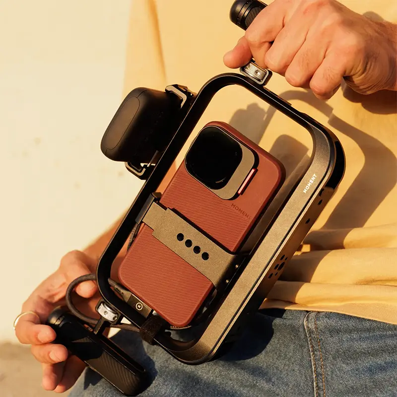 Cage Mobile MOMENT SuperCage avec Hub USB-C Intégré