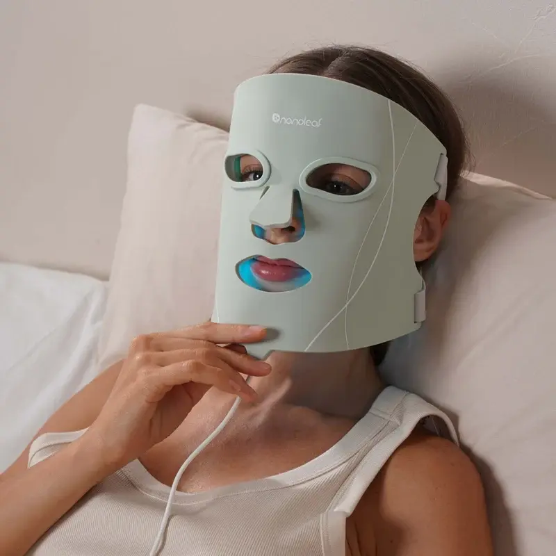 Séance avec le masque de luminothérapie LED Nanoleaf