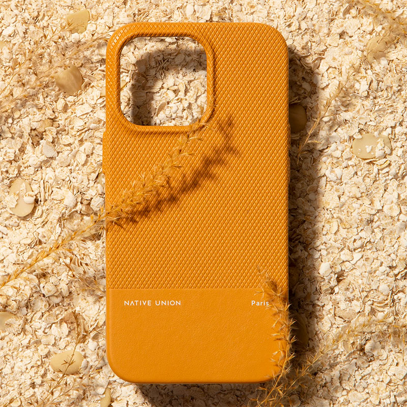 Coque MagSafe NATIVE UNION (Re)Classic Case pour iPhone 15 Pro Max