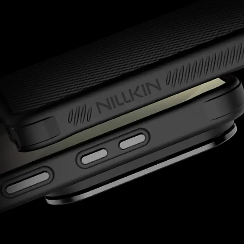 Détails finitions et grips latéraux coque Nillkin CarboProp
