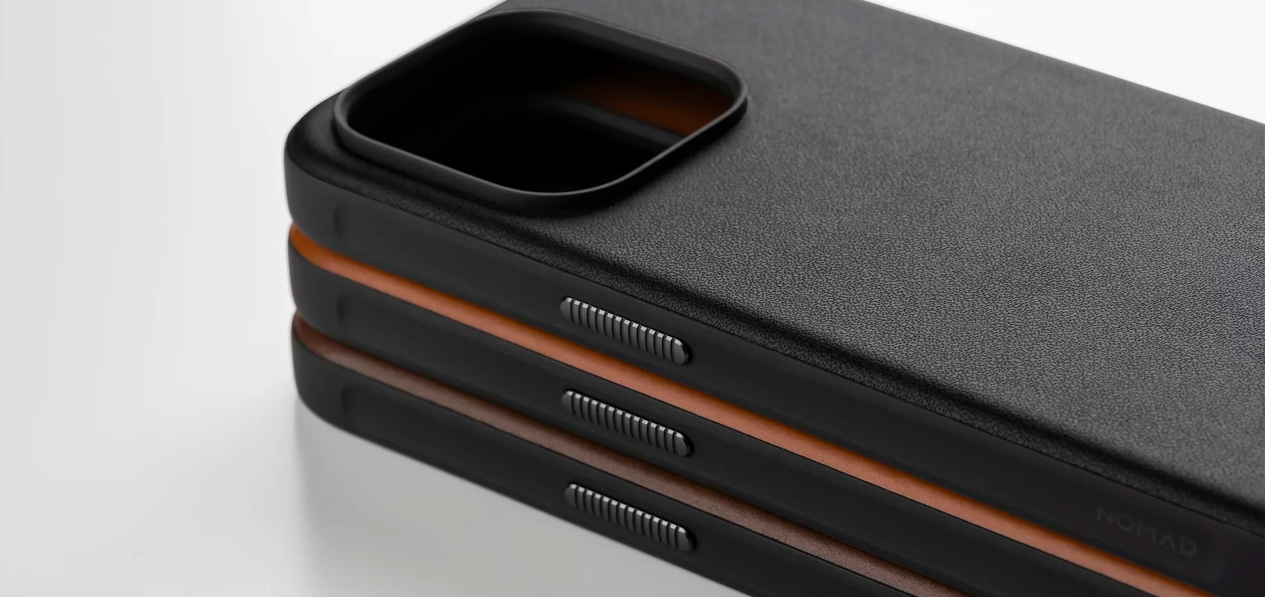 Coque MagSafe NOMAD Modern Leather en Cuir Véritable pour iPhone 15