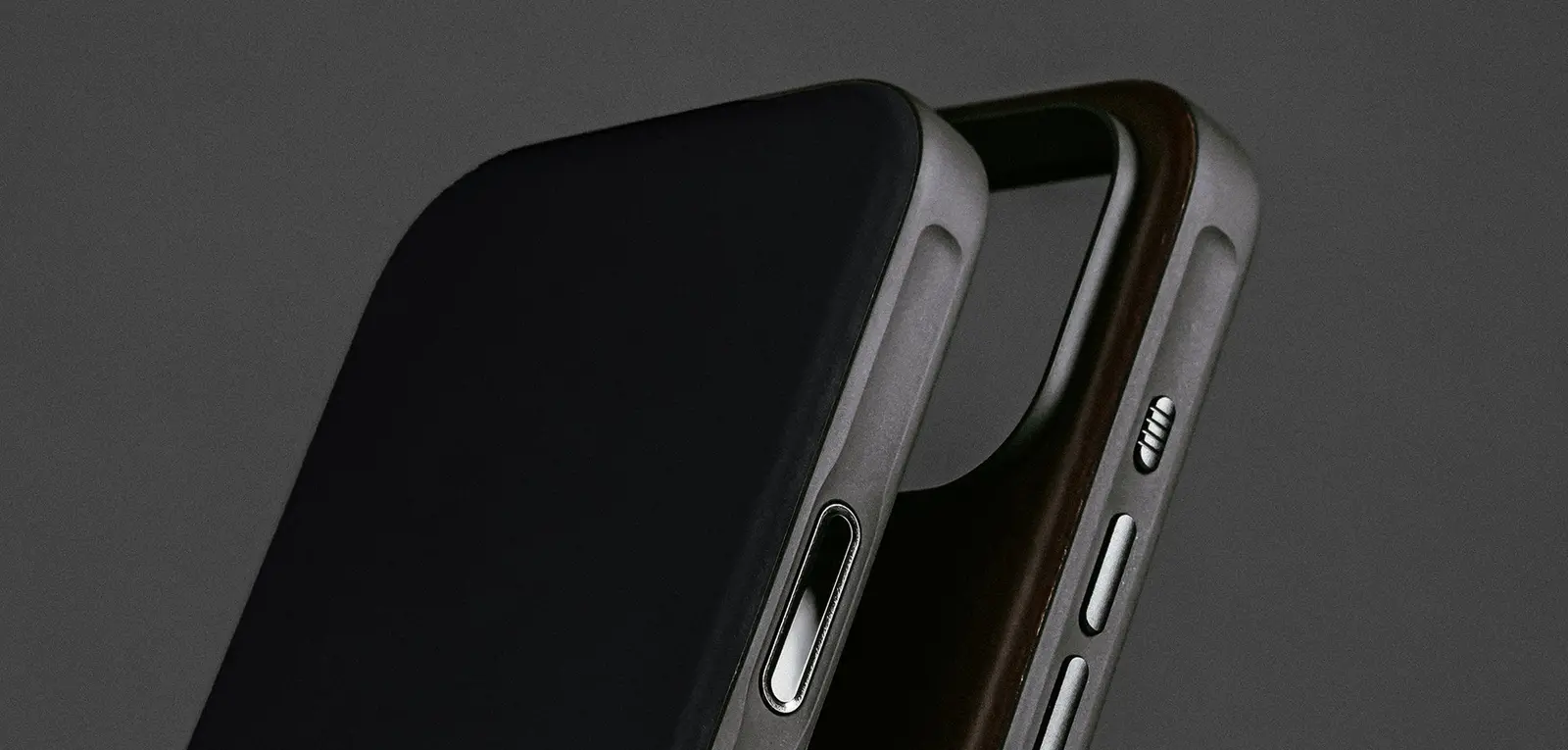 Coque MagSafe NOMAD Modern Leather Case pour iPhone 17 Pro - Coloris Noir