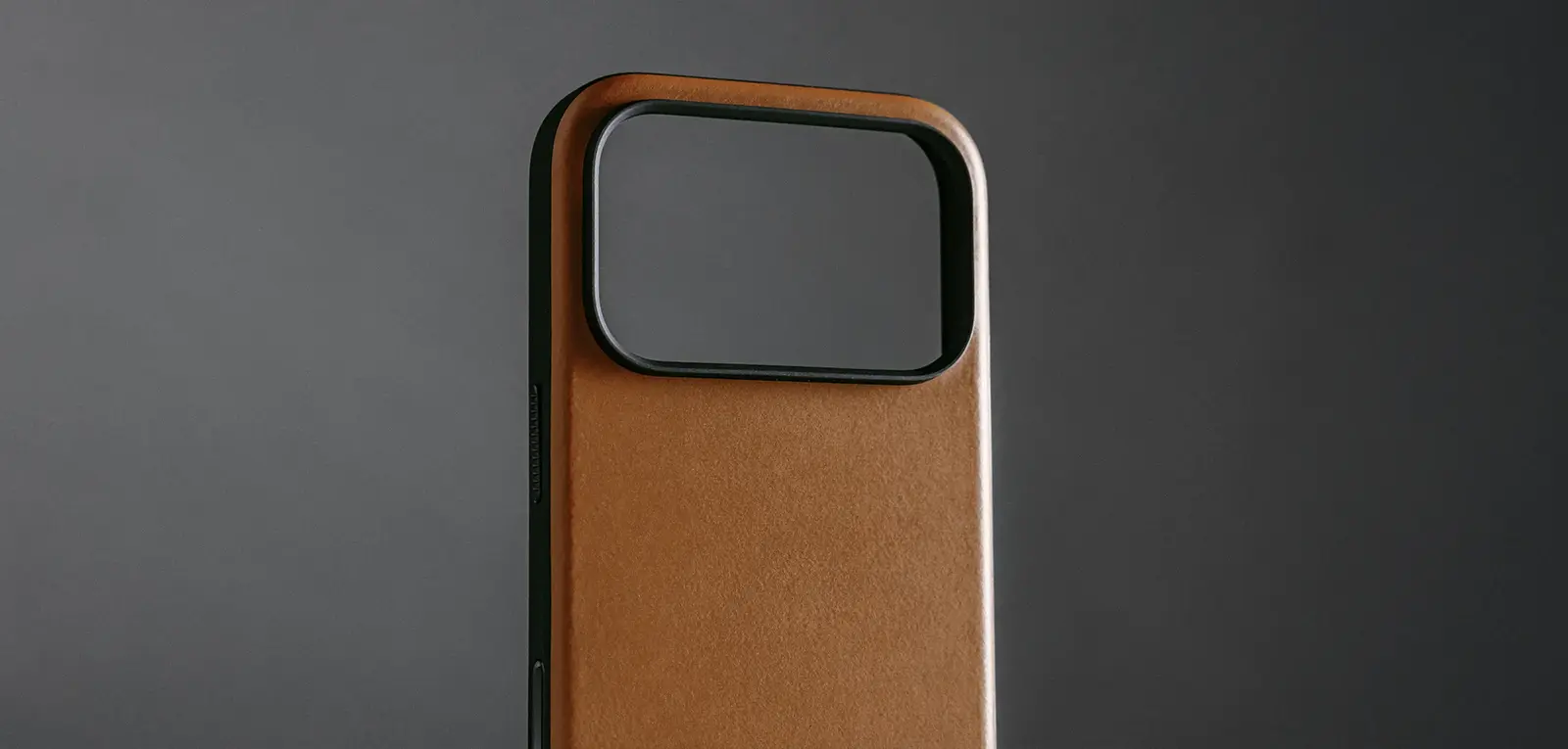 Coque MagSafe NOMAD Modern Leather Case pour iPhone 17 Pro Max - Coloris Camel