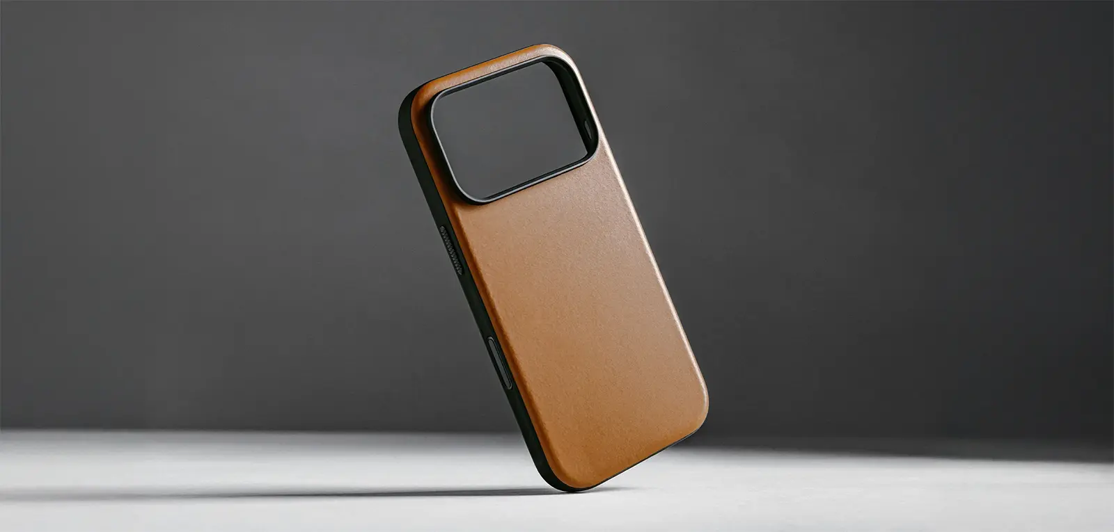 Coque MagSafe NOMAD Modern Leather Case pour iPhone 17 Pro Max - Coloris Camel