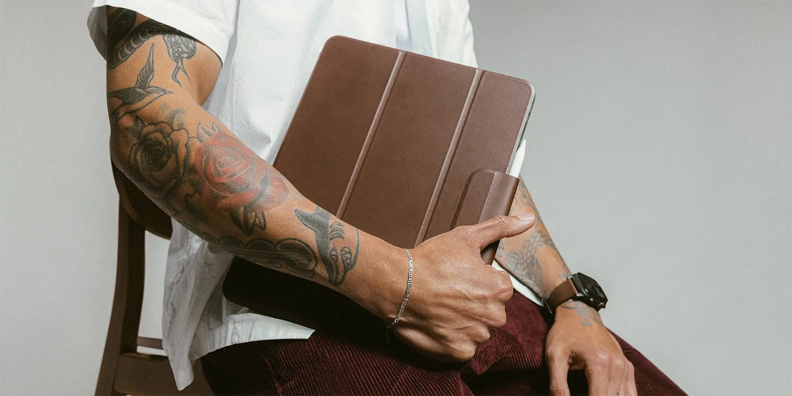 Étui Folio NOMAD Modern Leather Folio pour iPad Pro 13 Pouces 2024 - Coloris Marron