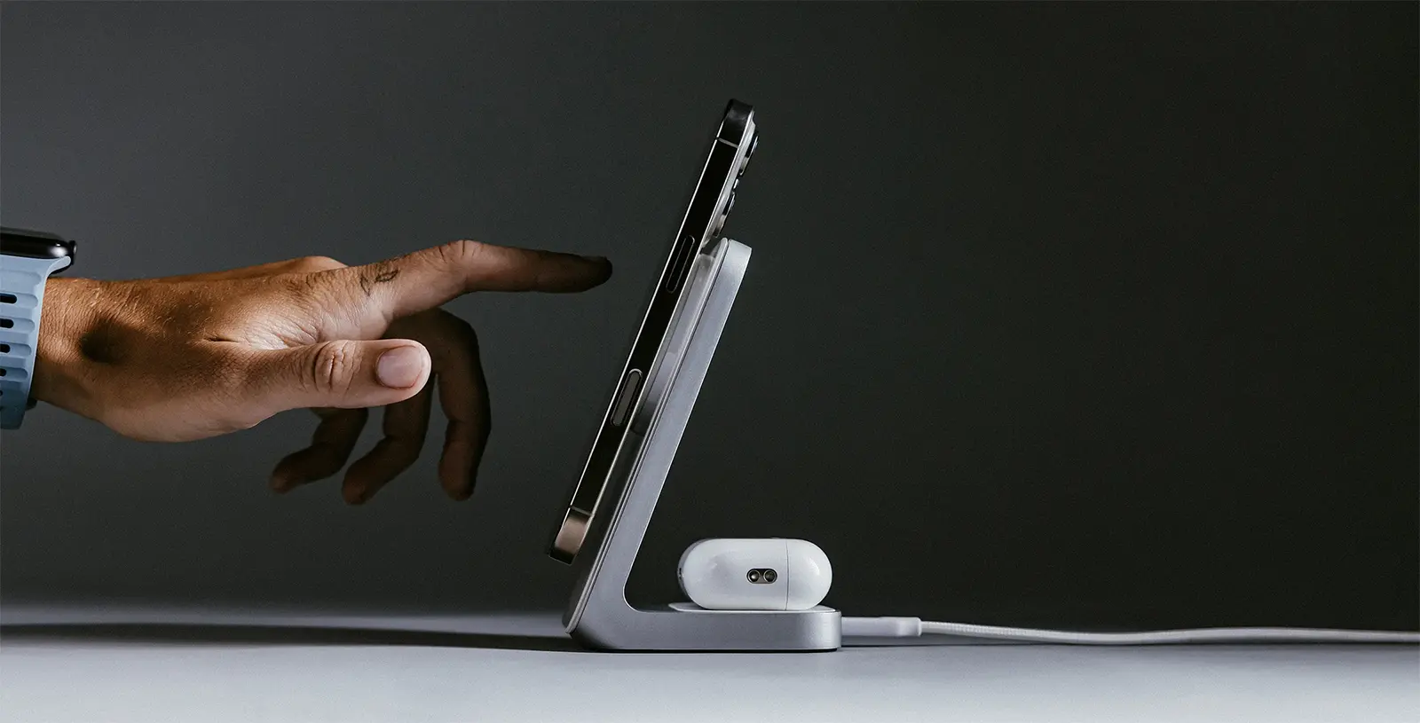 Station Induction MagSafe NOMAD Stand One V4 Blanc