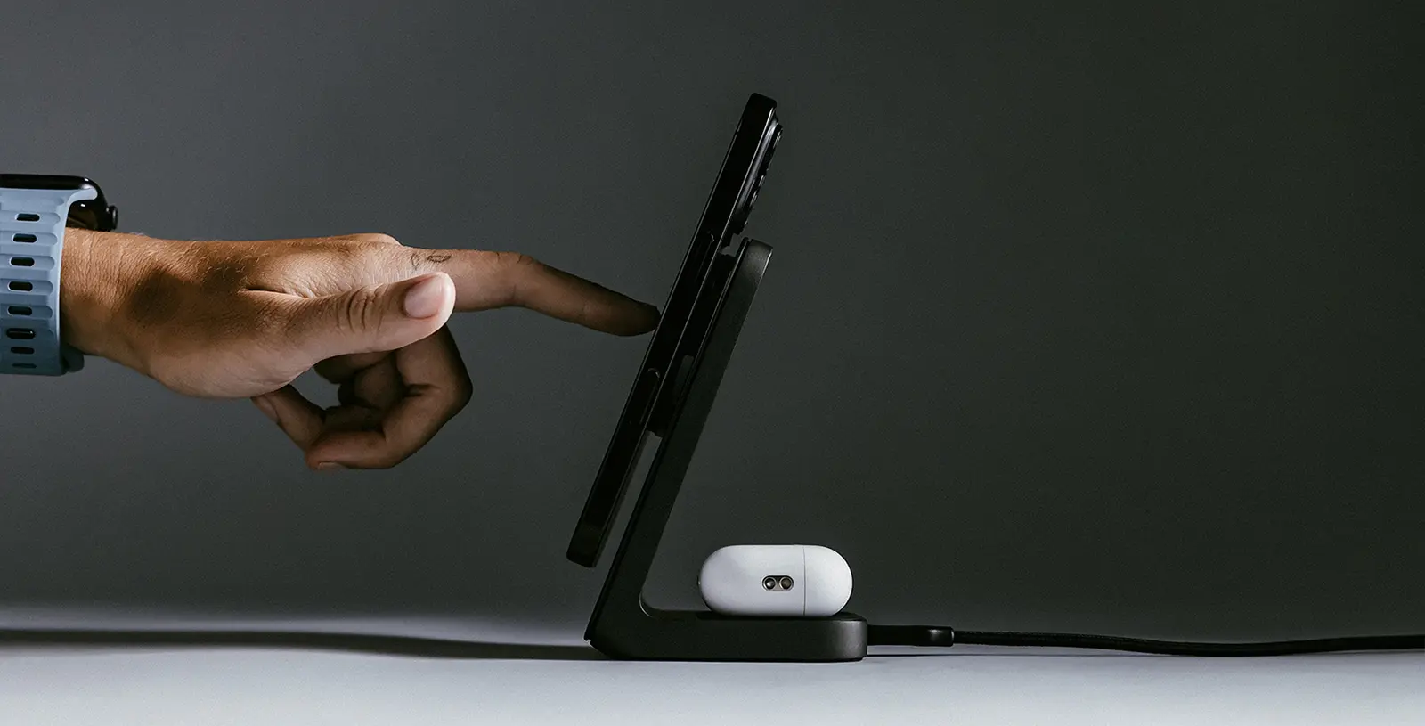 Station Induction MagSafe NOMAD Stand One V4 Noir