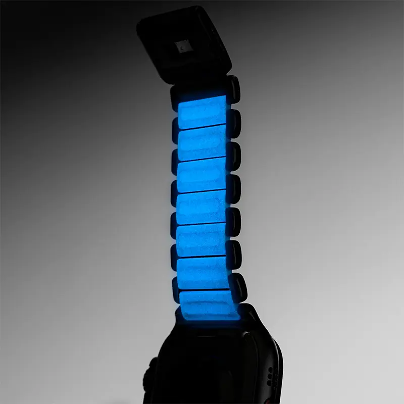 Bracelet NOMAD Stratos Titane Icy Blue Glow pour Apple Watch