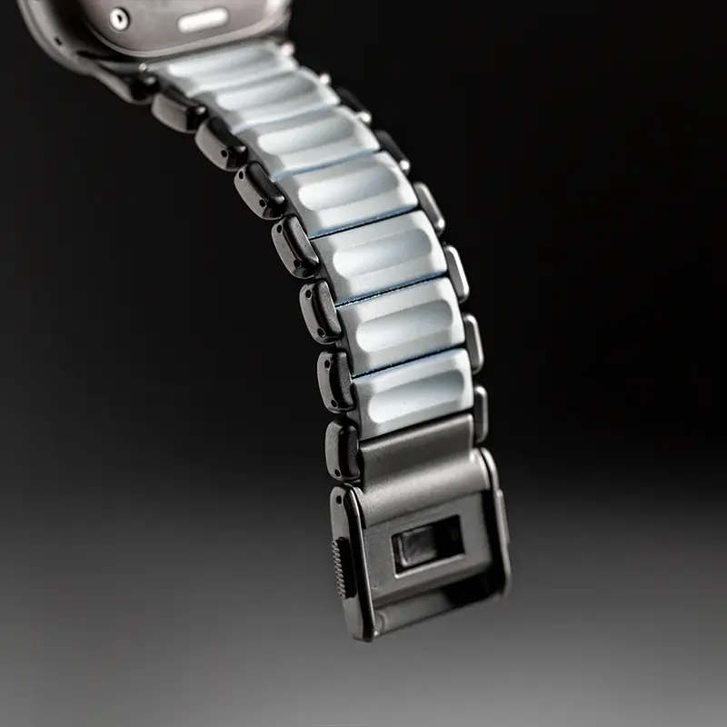 Bracelet NOMAD Stratos Titane Icy Blue Glow pour Apple Watch