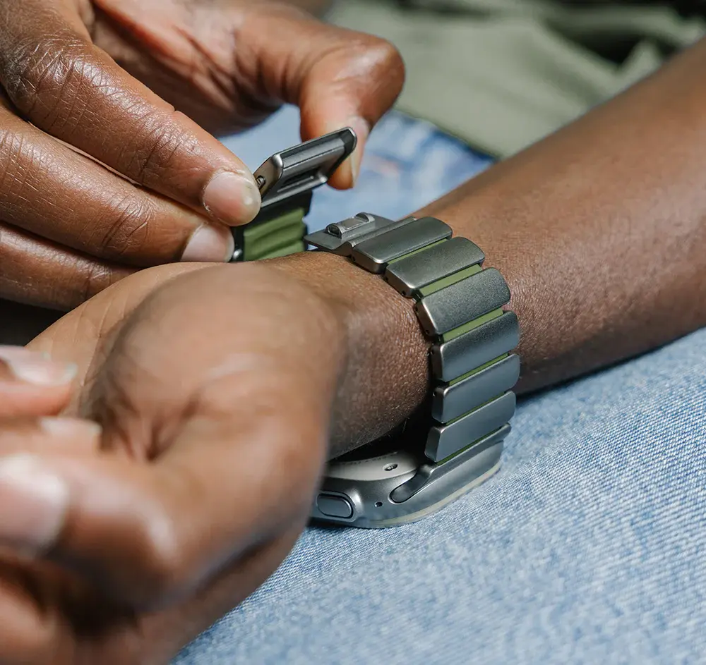 Apple Watch – Bracelet NOMAD Stratos Titane & FKM Forest