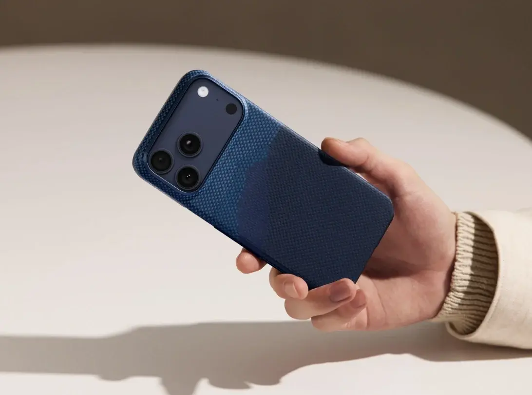 Coque MagSafe PITAKA Over the Horizon Ultra-Slim pour iPhone 17 Pro - Prise en main agréable