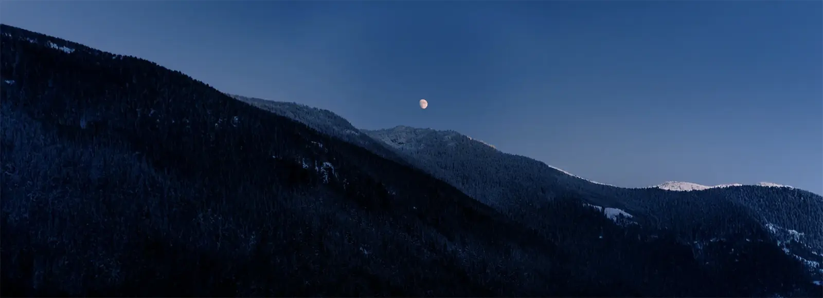 Coque MagSafe PITAKA Over the Horizon Ultra-Slim pour iPhone 17 Pro - Bannière