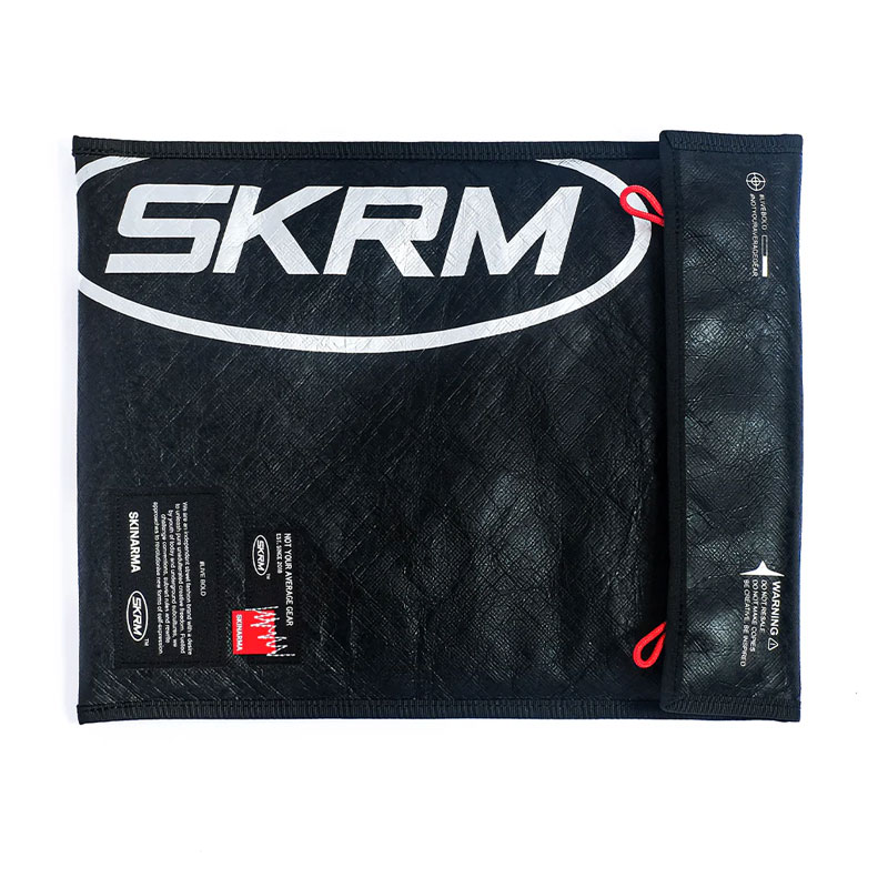 Housse SKINARMA Comet en DuPont™ Tyvek® pour Ordinateur Portable jusqu'à 14 Pouces