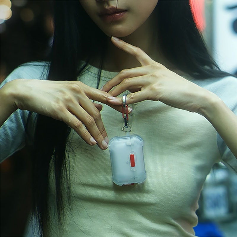 Étui SKINARMA Mecha avec Mousqueton Métal pour AirPods Pro 2