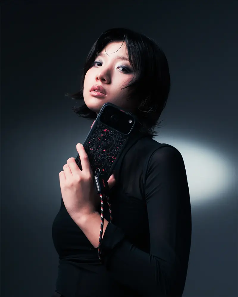 Coque MagSafe SKINARMA Vektor Mag-Charge pour iPhone 17 Pro Max - Carbone Forgé