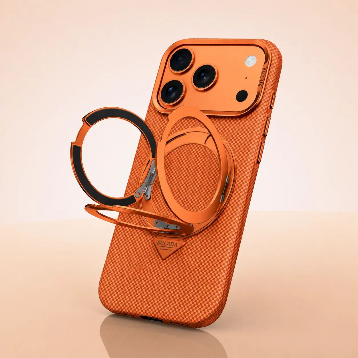 Gros plan sur le mécanisme de l'anneau rotatif de la coque SULADA Kevlar Grid Holder orange