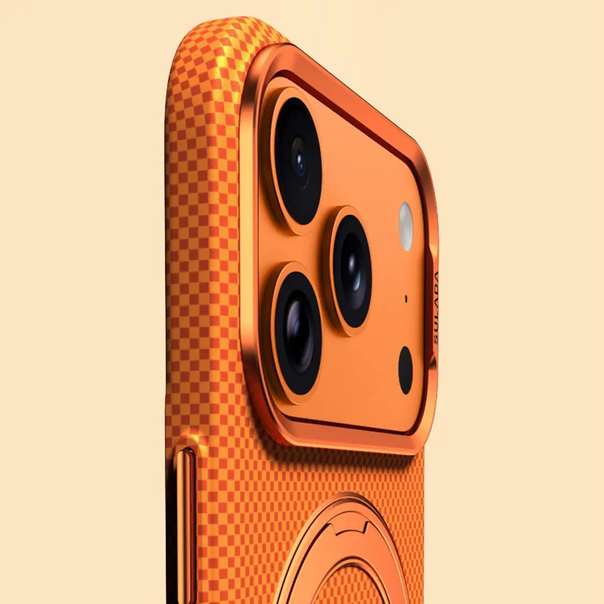 Gros plan sur la texture quadrillée et le contour photo de la coque SULADA Pixel Grid Holder