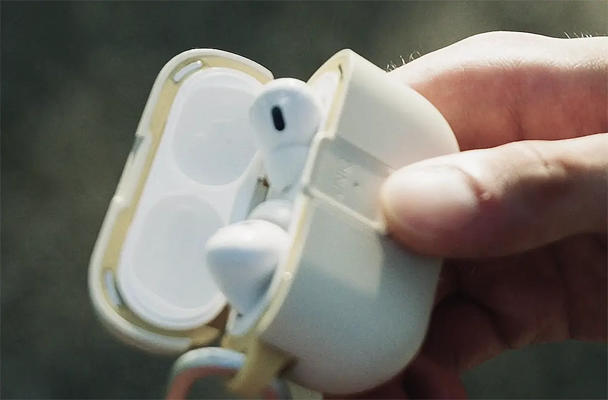 Étui Silicone Bicolore UNIQ Clyde pour AirPods Pro 3