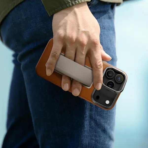 Coque MagSafe UNIQ Heldro Pro FlexGrip™ pour iPhone 17 Pro - Modèle Marron